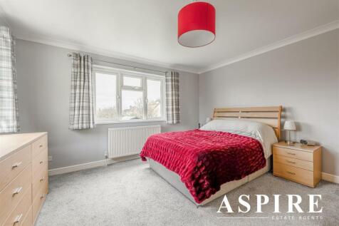14 ST JOHNS CLOSE- 21-12-24-26.jpg