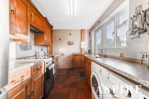 33 HAINAULT AVENUE-06-01-24-8dp.jpg