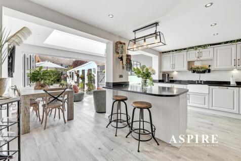 Aspire Estate Agents24.jpg