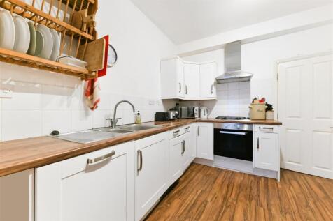 HIGH STREET, 7A, KITCHEN AND COMMUNALS- (1).jpg