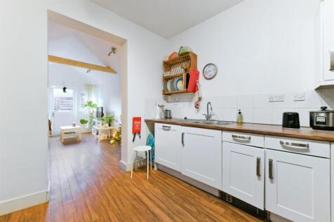 HIGH STREET, 7A, KITCHEN AND COMMUNALS- (2).jpg