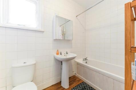 HIGH STREET, 7A, WOMENS WC AND BATHROOM-1.jpg