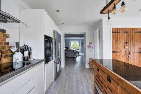 HOWARD CLOSE, 1 - (10).jpg