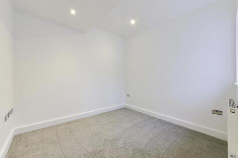 LYNWOOD OAKS FLAT 2 - (3).jpg