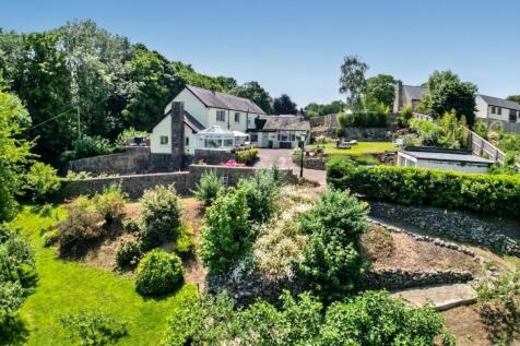 5 Bedroom COUNTRY HOUSE, Grounds Circa 0.75a
