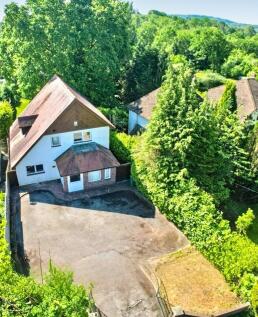 GATED SPACIOUS FAMILY HOME with STUNNING LARGE Ga