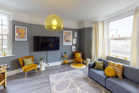 ADRE STUDENT LETTINGS Superb Location, GORGEOUS 8