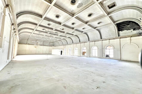 LANDMARK COMMERCIAL BUILDING in the Heart of Newp