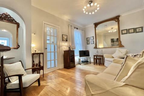 SPACIOUS, EXTENDED Period Victorian 1882 Villa
