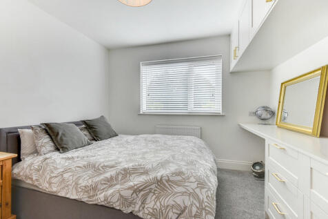 82Chesswood-24