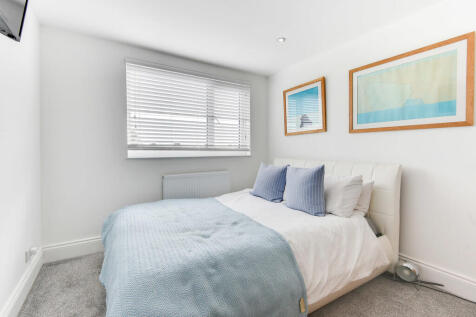 82Chesswood-33