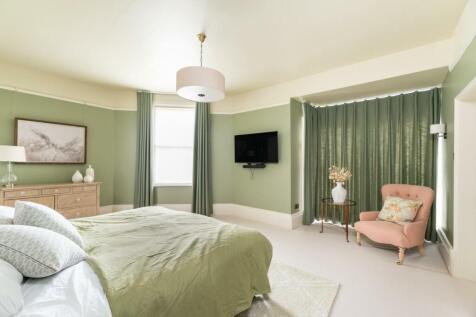 Bedroom 1 alt