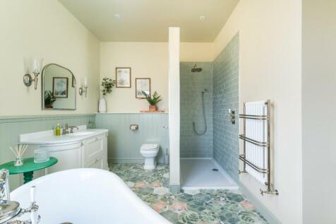 En Suite Bathroom