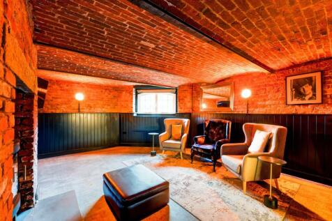 Sitting Room / Cinima