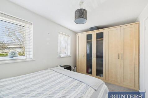 Bedroom 1 alt