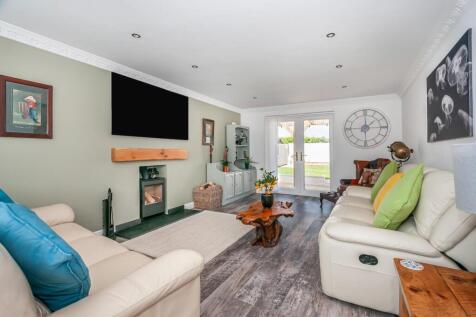 17 Ash Tree Drive2.jpg