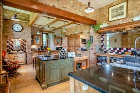 8592365-interior18.jpg