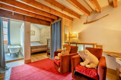 8592365-interior41.jpg