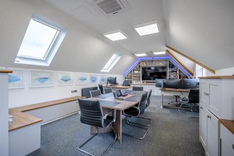 8590588-interior45.jpg