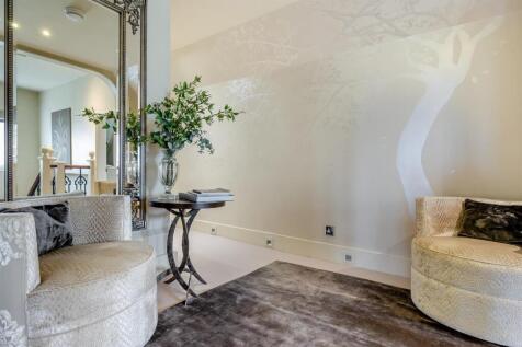 8588477-interior60.jpg