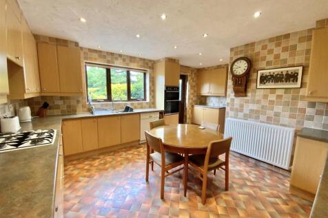 Kitchen/ Breakfast Room