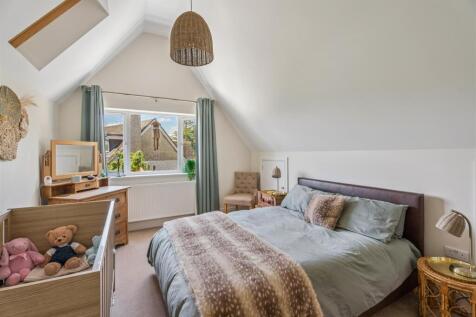 Bedroom 2 (First Floor)