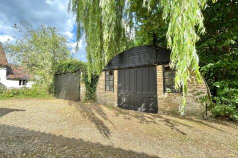 Nissan huts