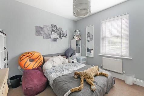 Bed Five (1st Floor)