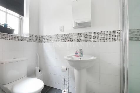 En-suite to Bed One