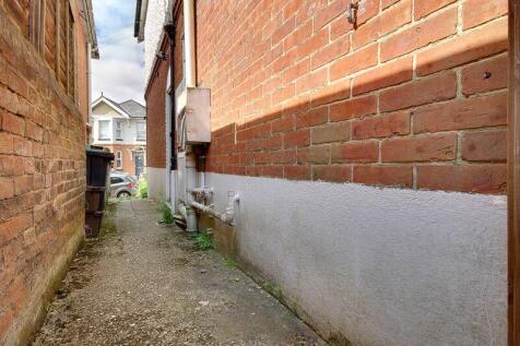 Front External (Communal Path)