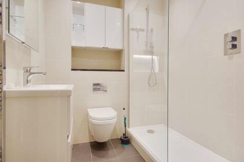 Bedroom One (En-Suite)