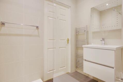 Bedroom One (En-Suite)