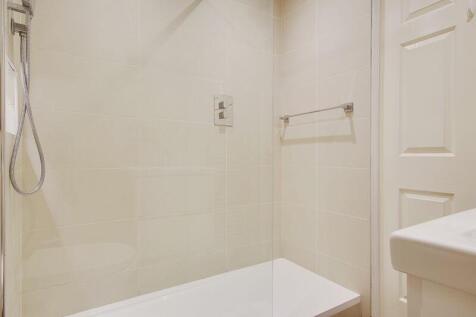 Bedroom One (En-Suite)