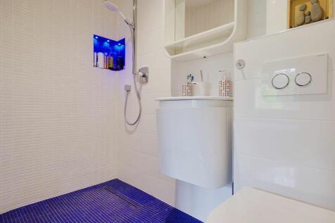 Bedroom One (En-Suite)