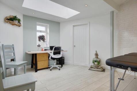 Office/Treatment Room/Potential 4th B...