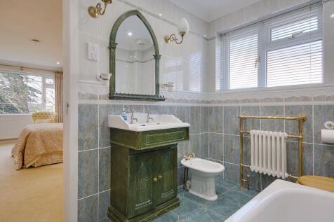 Jack &amp; Jill Bathroom
