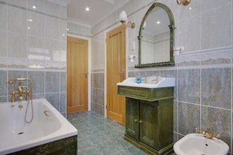Jack &amp; Jill Bathroom