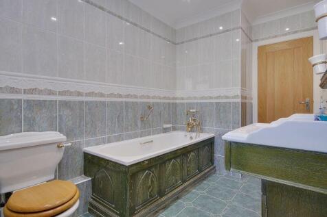 Jack &amp; Jill Bathroom