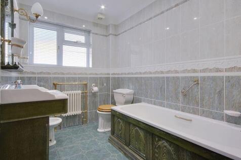 Jack &amp; Jill Bathroom