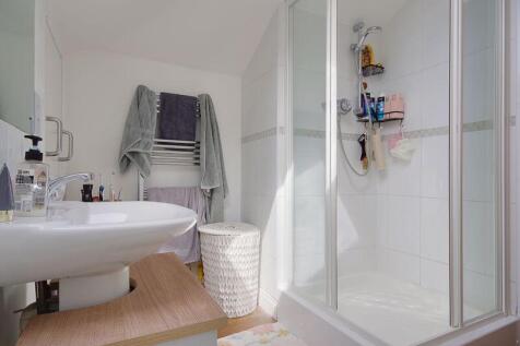 Bedroom One (En-Suite)
