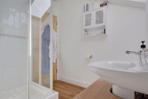 Bedroom One (En-Suite)