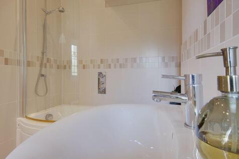Bedroom One (En-Suite)