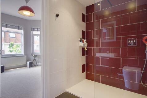 Bedroom One (En-Suite)