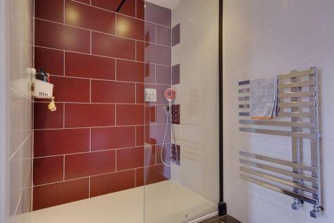Bedroom One (En-Suite)