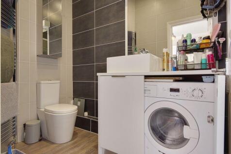 Bedroom One (En-Suite)