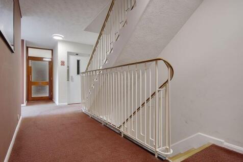 Communal Stairwell (&#43; Lift)