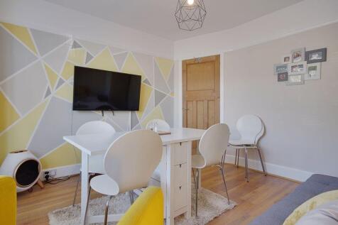 Dining Room (Pot. Bed Four)