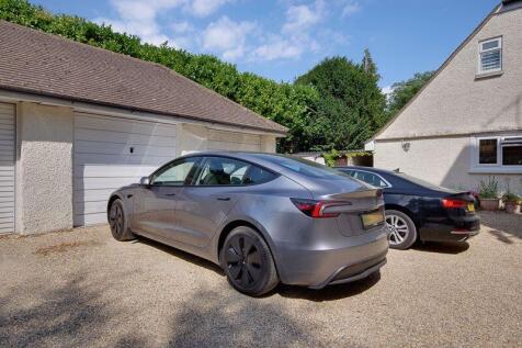 Allocated Garage &#43; Parking Space