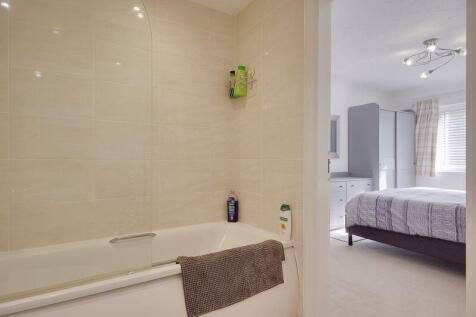 Bedroom One (En-Suite)