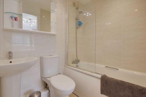 Bedroom One (En-Suite)